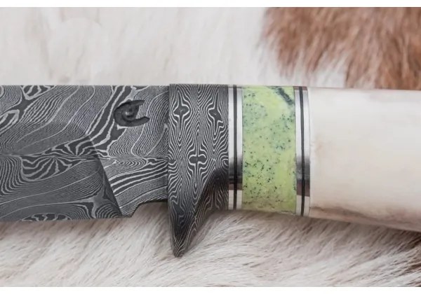 Exkluzív damaszkuszi kés 13 cm szerpentinit/rénszarvas agancs