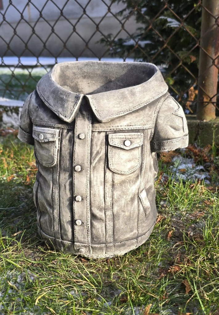 Beton Figura. Kerti .virágtartó. Póló