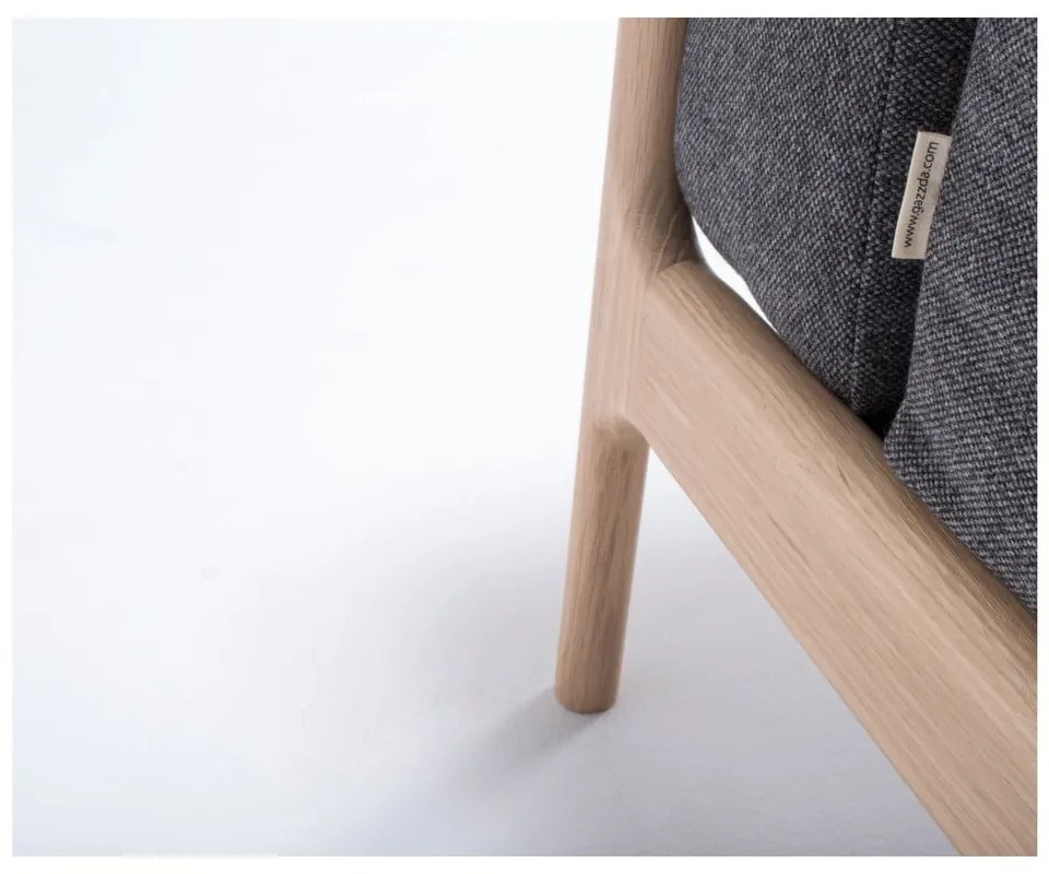 Fawn tölgyfa fotel sötétszürke szövet ülőrésszel - Gazzda