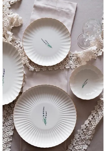 27 darabos porcelán étkészlet, fehér/arany