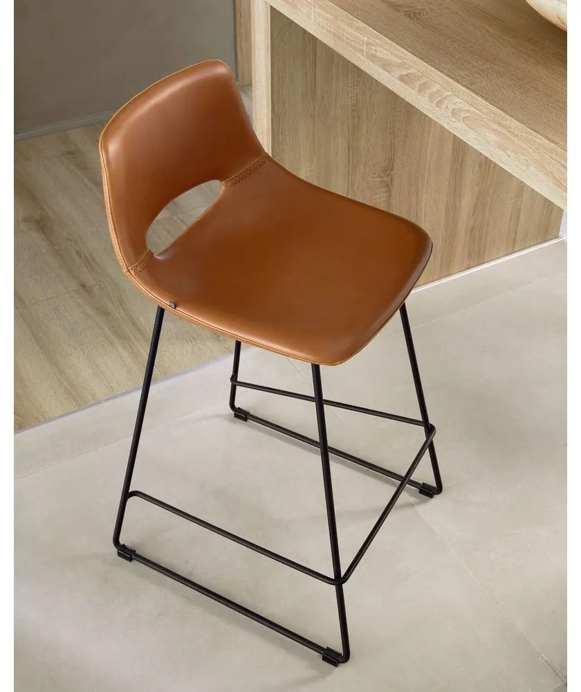 Konyakbarna bőrutánzat bárszék (ülésmagasság 76 cm) Zahara – Kave Home