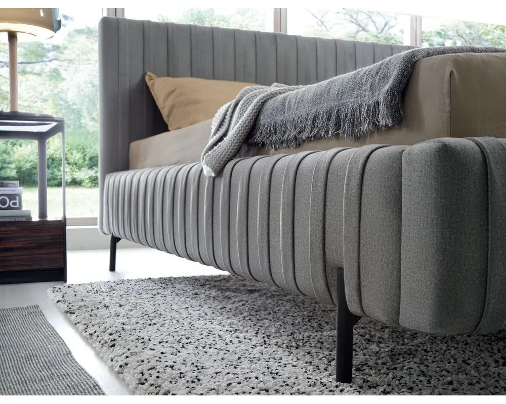 Szürke kárpitozott ágyneműtartós franciaágy ágyráccsal 140x200 cm Plissa – ELTAP