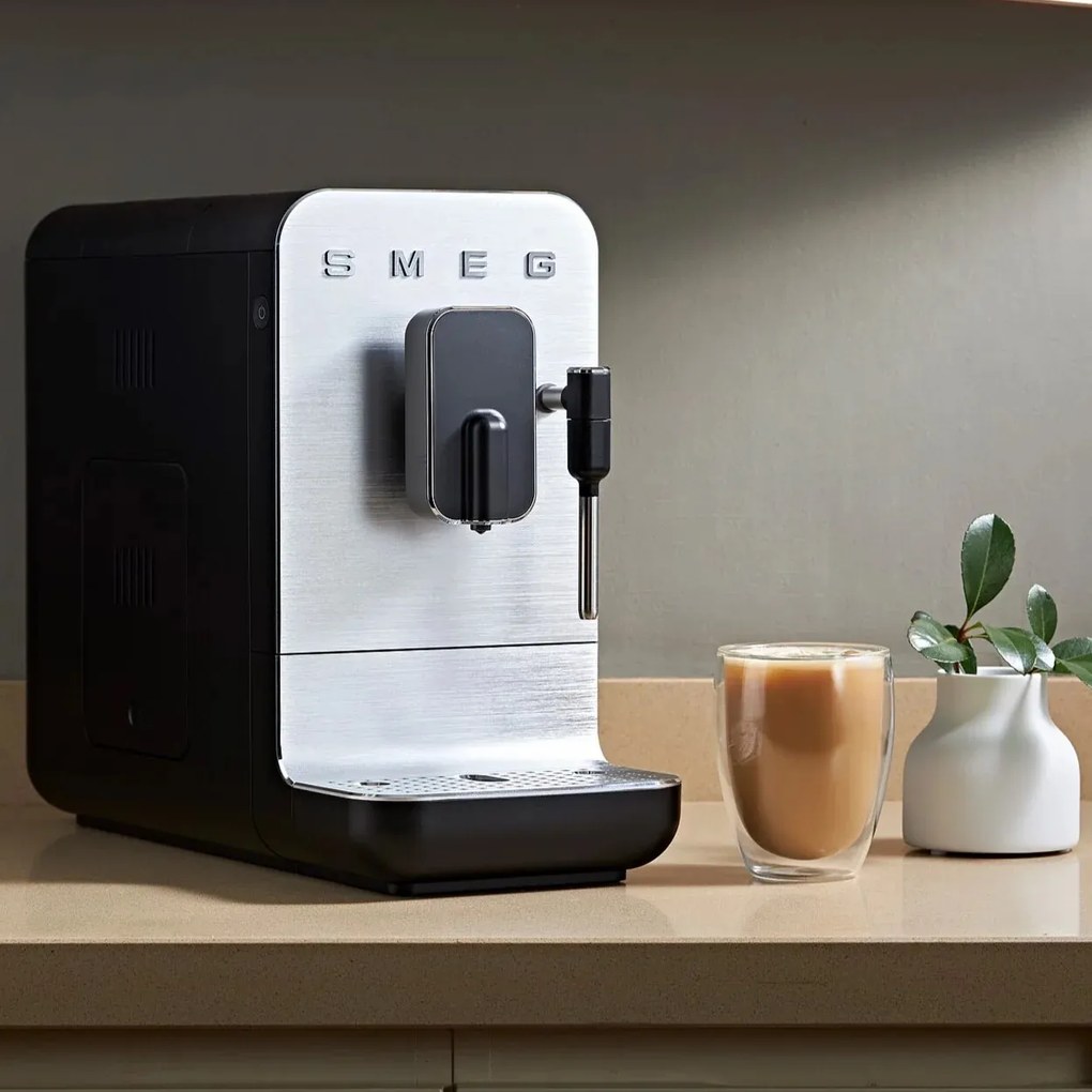 SMEG Automatický kávovar BCC12 na cappucino 19 barů / 1,4l, černá - Smeg