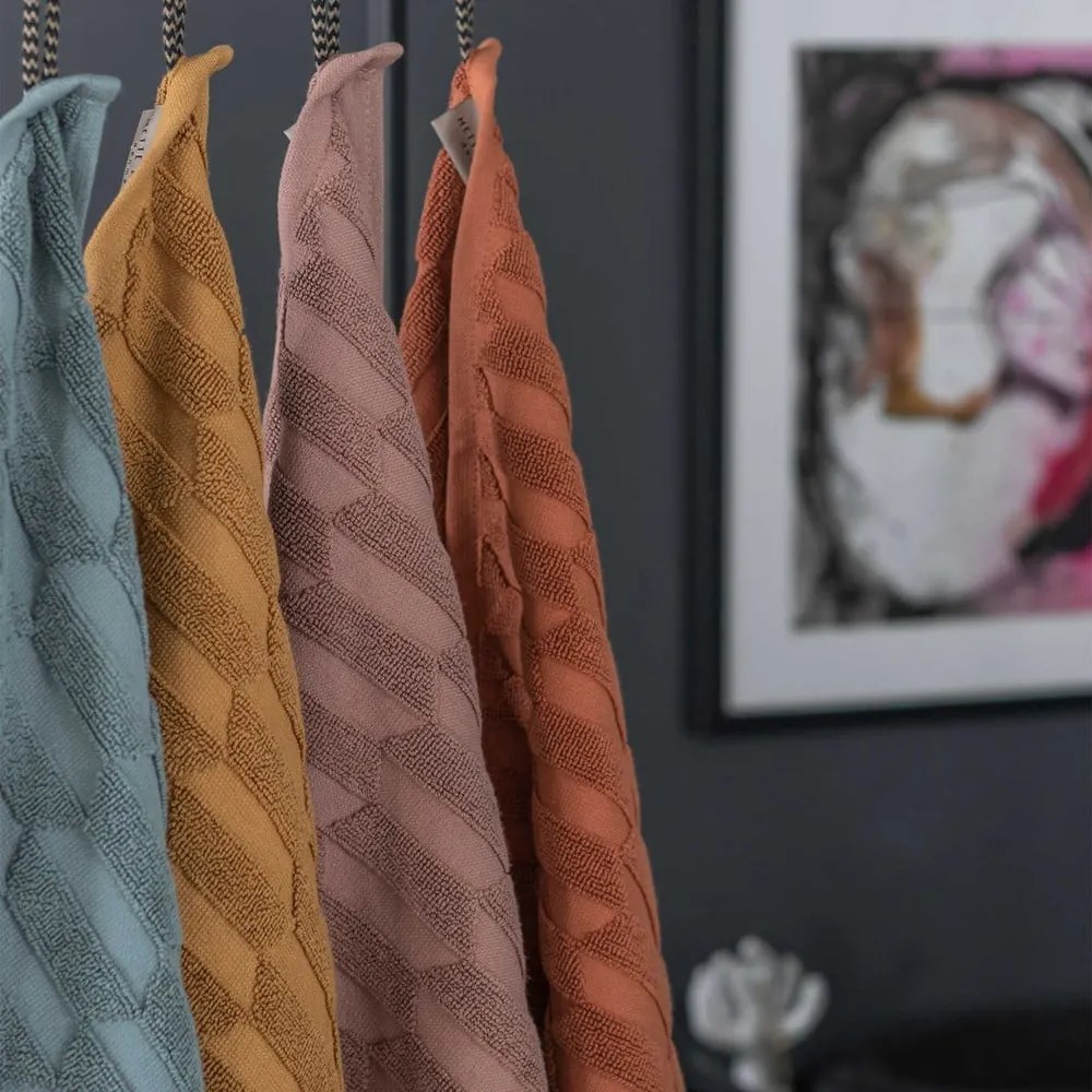 Sötétzöld pamut törölköző 50x95 cm Geo – Mette Ditmer Denmark