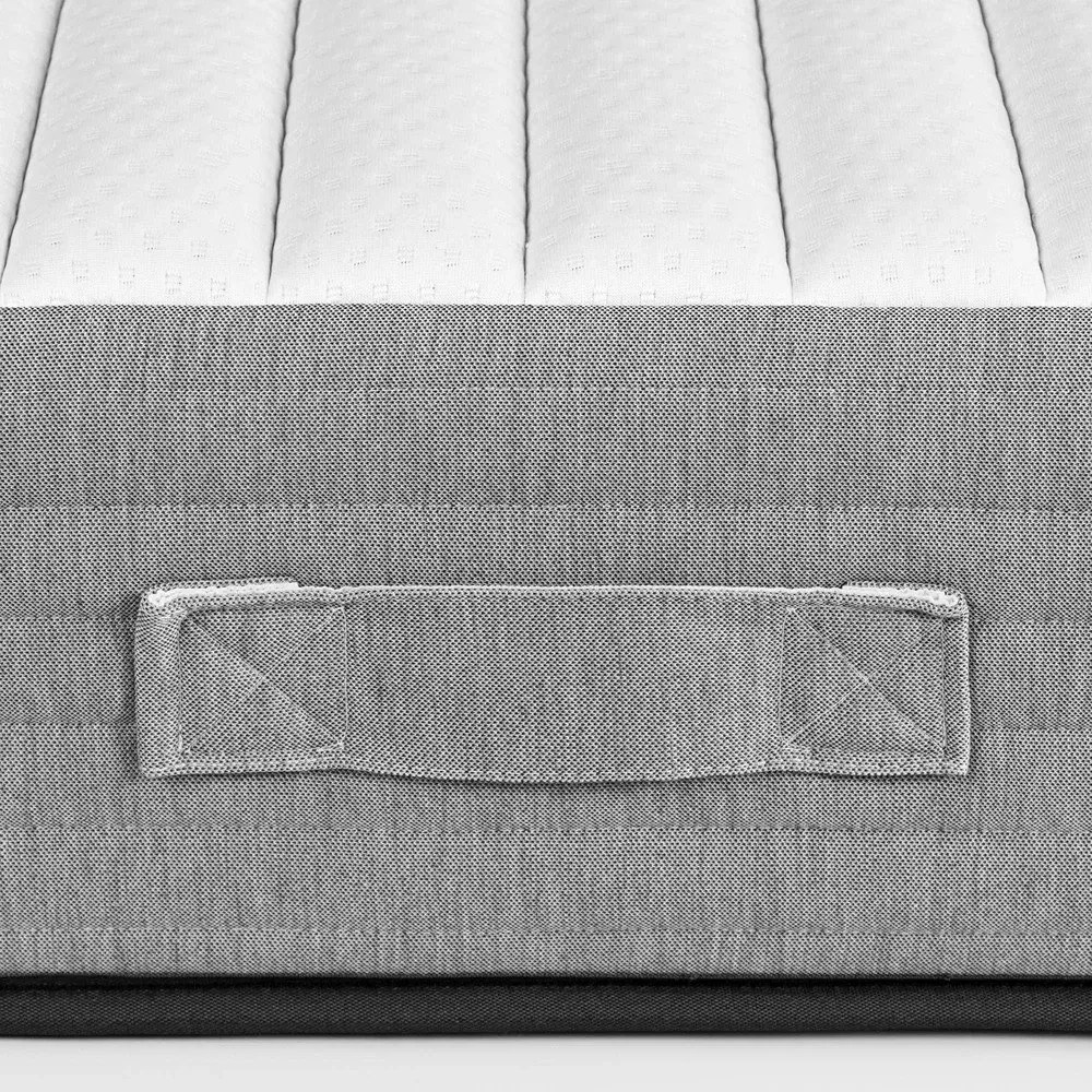 Közepes keménységű antiallergén-hőszabályozó hab matrac 150x200 cm Yoko – Kave Home