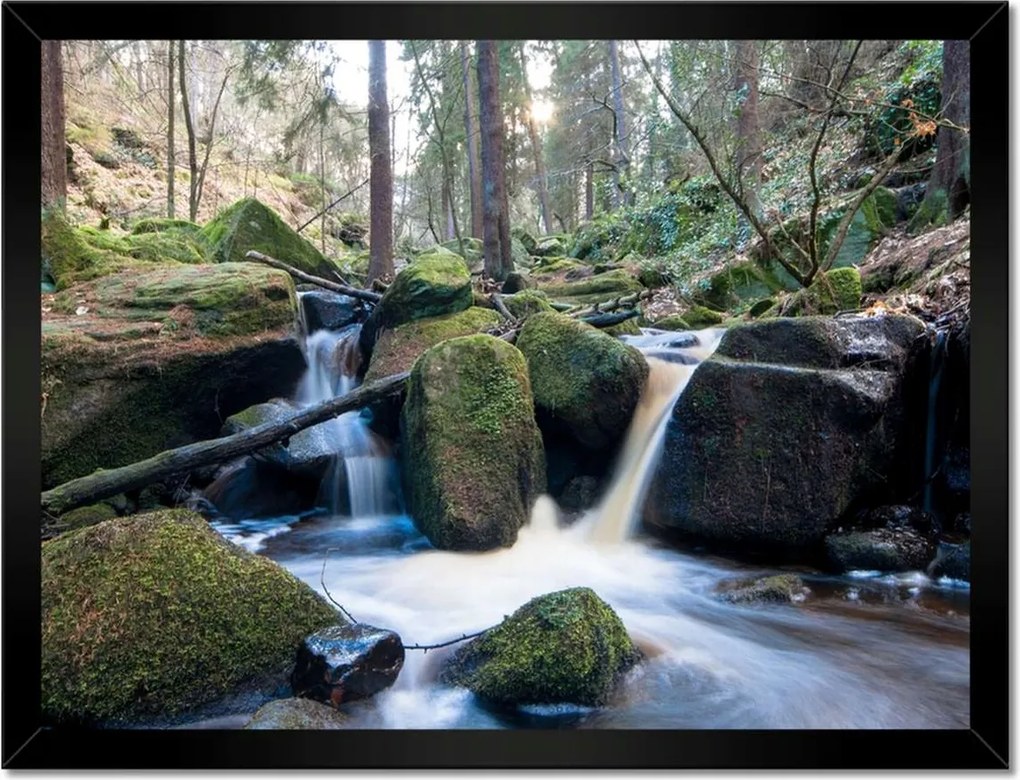 Poszterek keretben 40x30 Hegyi zuhatagok az erdőben