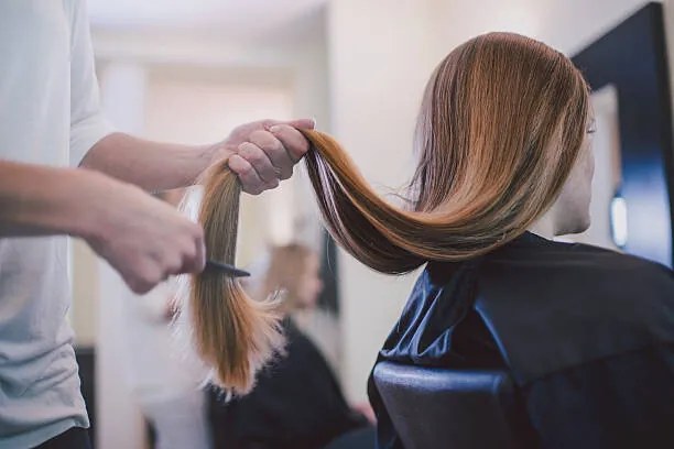 Fotográfia Girlfriends getting new haircut., Guido Mieth