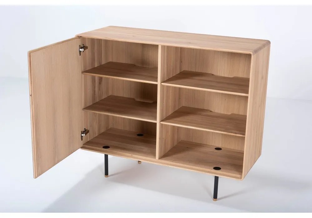 Fekete-natúr színű tölgyfa alacsony komód 118x100 cm Fina – Gazzda