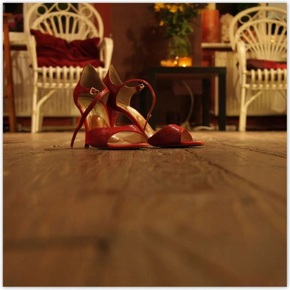 Poszterek 140x140 Jó kiugrani a magassarkúból