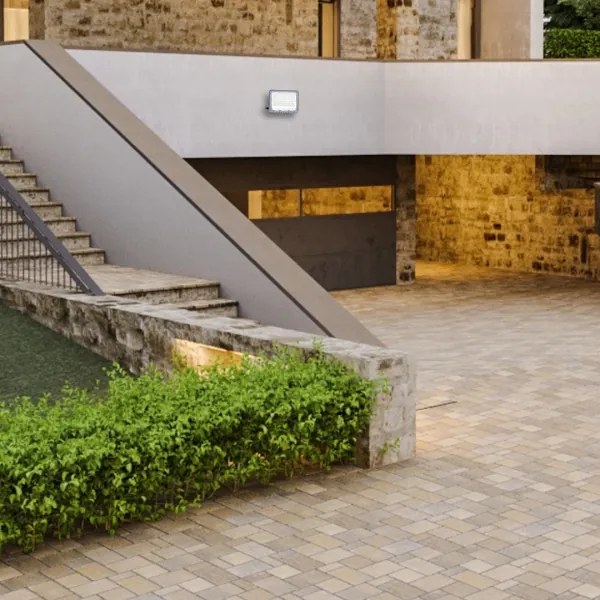 LED Reflektor napelemes panellel FOCUS 100W/15000 mAh 3,2V 6000K IP65 + távirányító