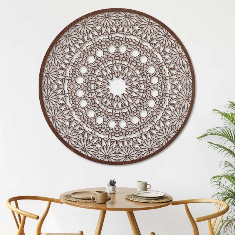 Fából készült mandala a falon | POIET