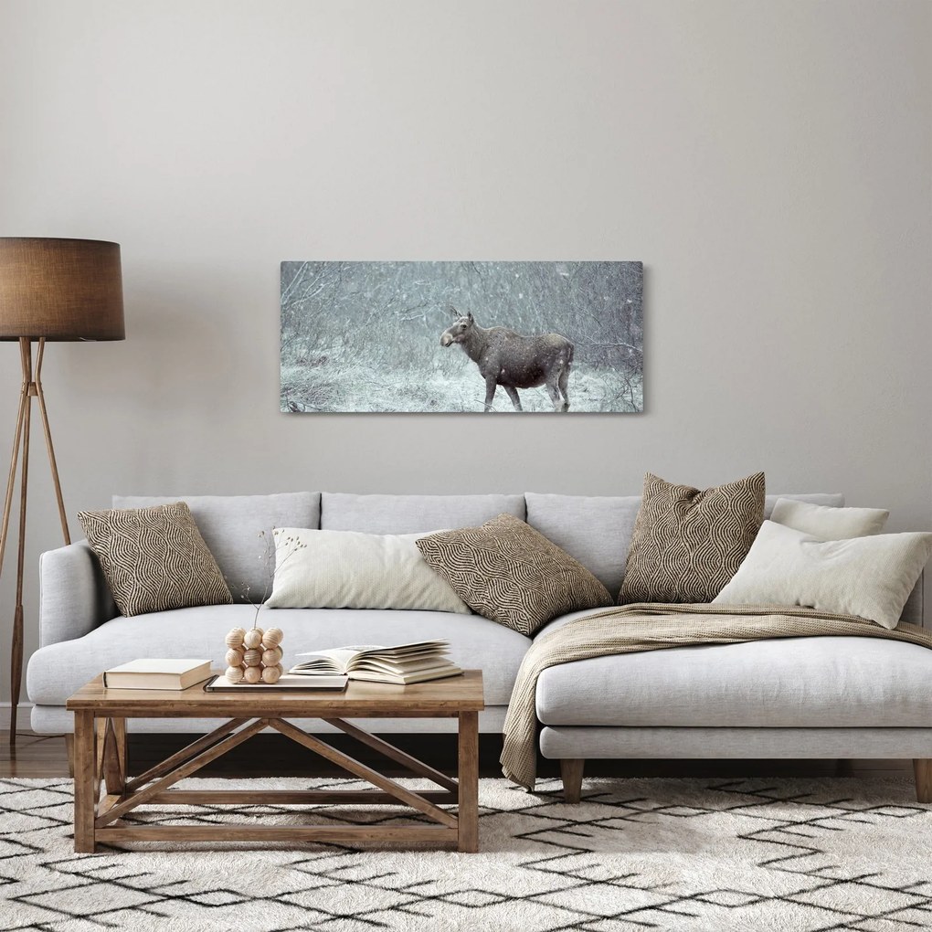Kép - jávorszarvas egy hóval borított erdőben (120x50 cm)
