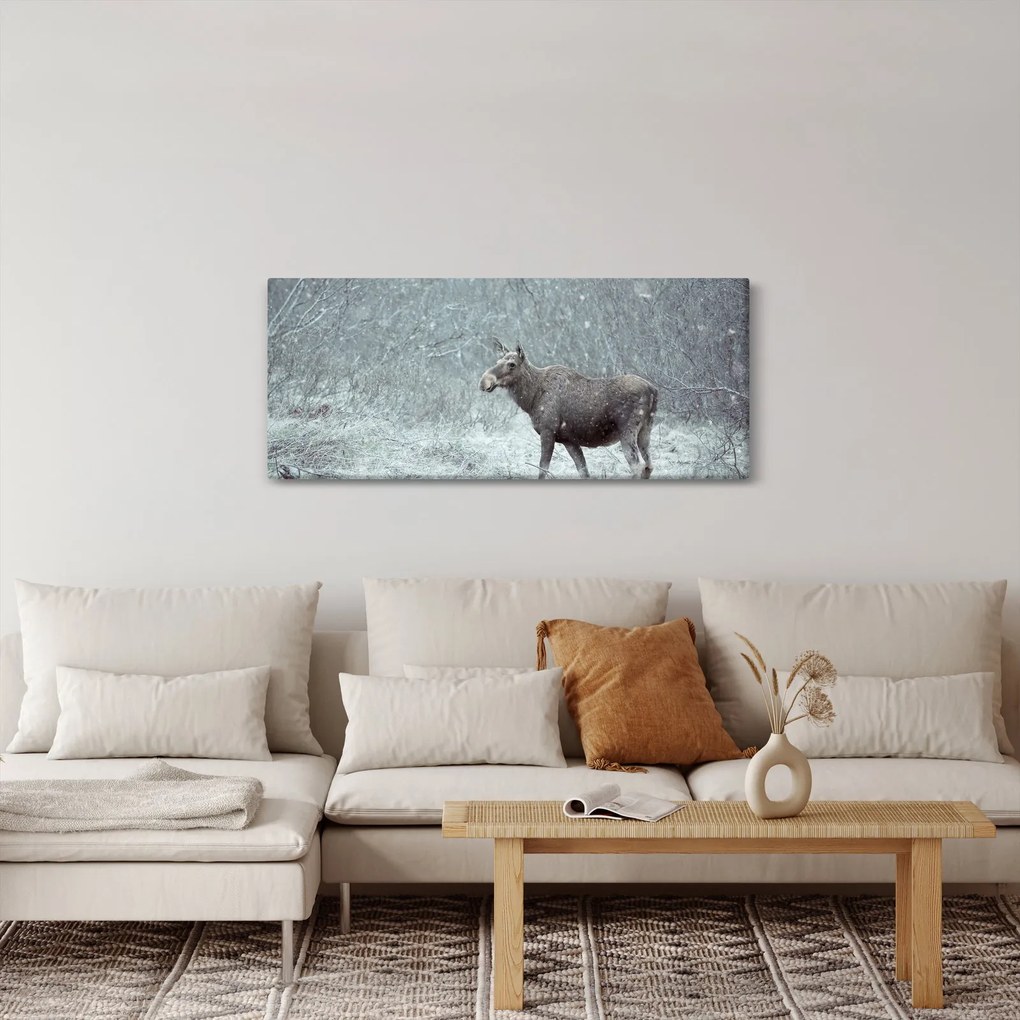 Kép - jávorszarvas egy hóval borított erdőben (120x50 cm)