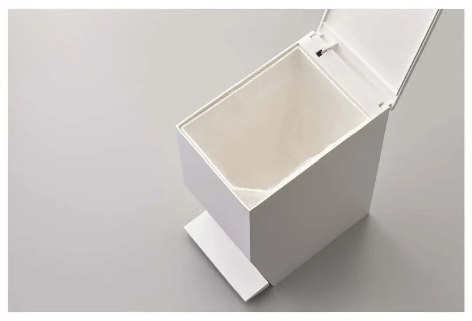 Fehér műanyag pedálos szemetes 3,9 l Tower – YAMAZAKI