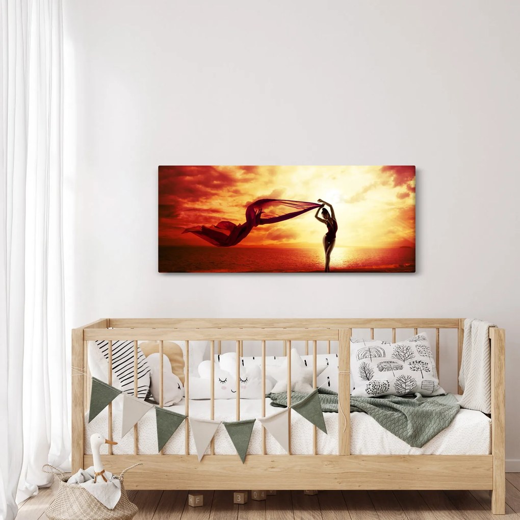 Kép - egy nő sziluettje a naplementében (120x50 cm)