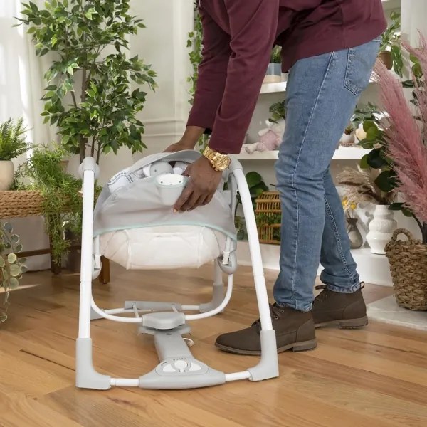 Ingenuity SWELL 2v1 gyerek vibrációs hinta dallammal 4xD + 1xC