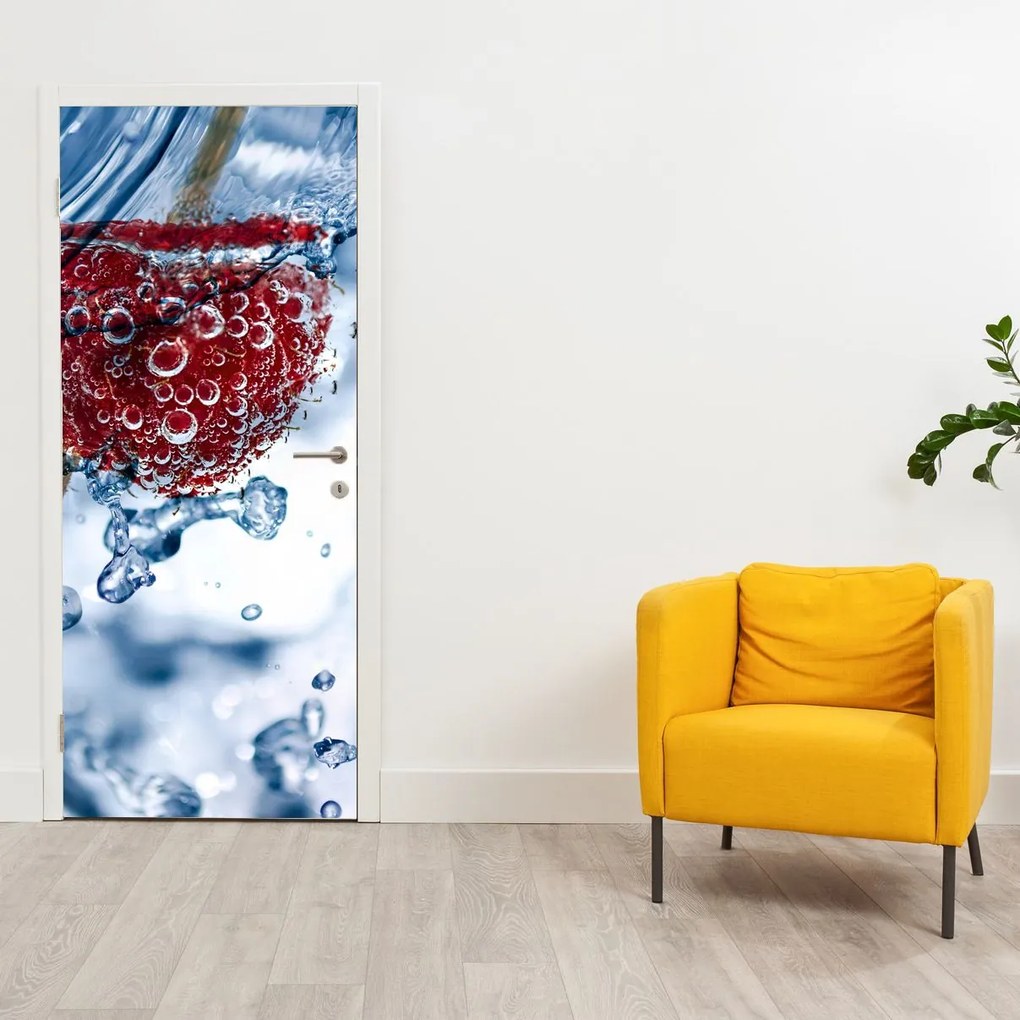 Fotótapéta ajtóra - Málna részlete a vízben (95x205cm)