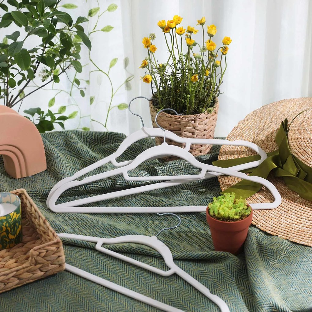 50 darabos fehér velúr Vállfa szett