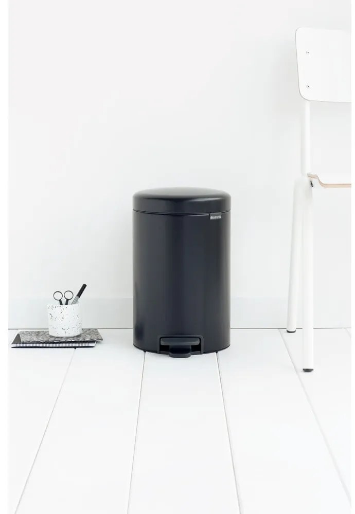 Matt fekete acél pedálos szemetes 12 l NewIcon – Brabantia