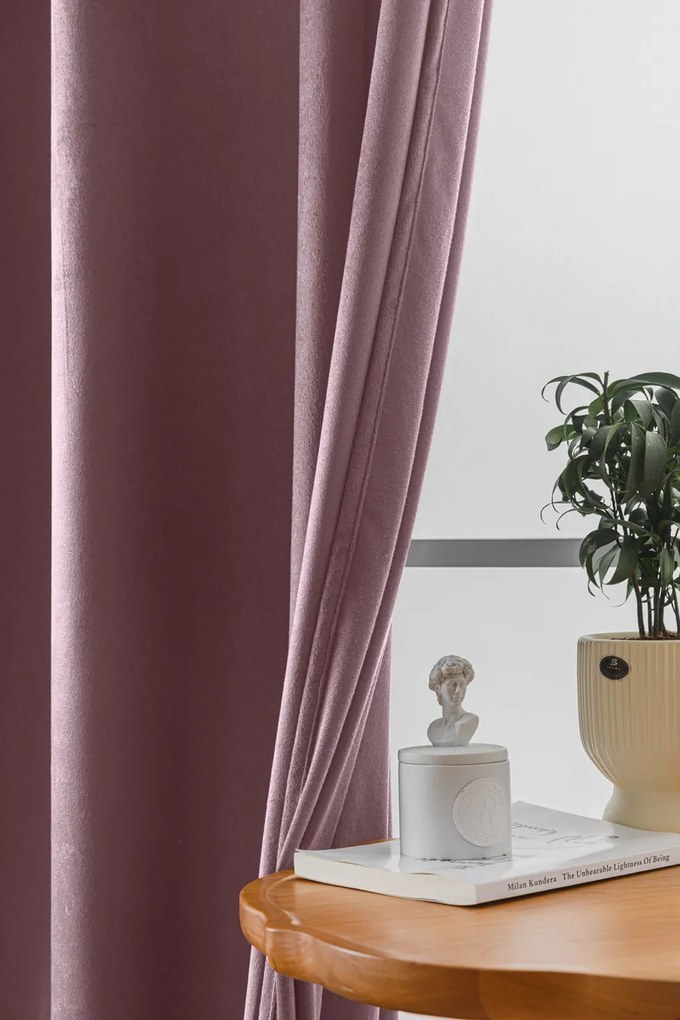 Világoslila VELVET sötétítő függöny 140x270 cm Felfüggesztés: Hullámos sínszalag