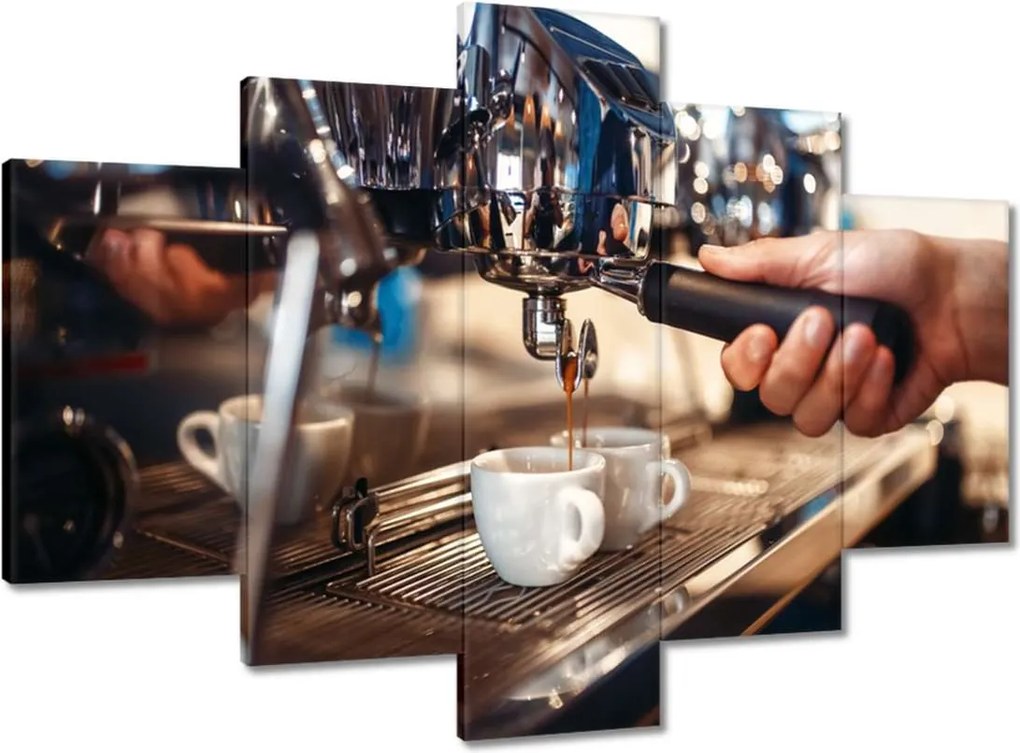 Képek 150x105 A barista kávét tölt