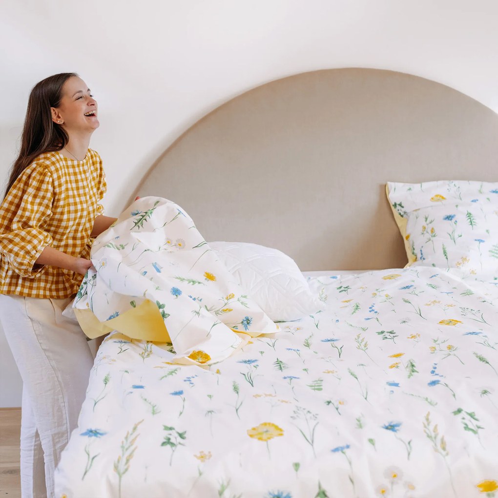 Goldea pamut ágyneműhuzat duo - magyar rét, banán színű hátoldal 200 x 200 és 2db 70 x 90 cm