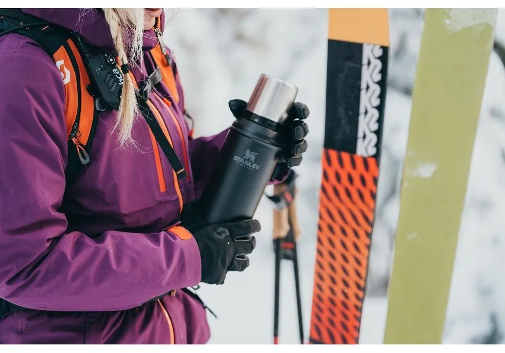 Fekete termosz bögrével 750 ml – Stanley