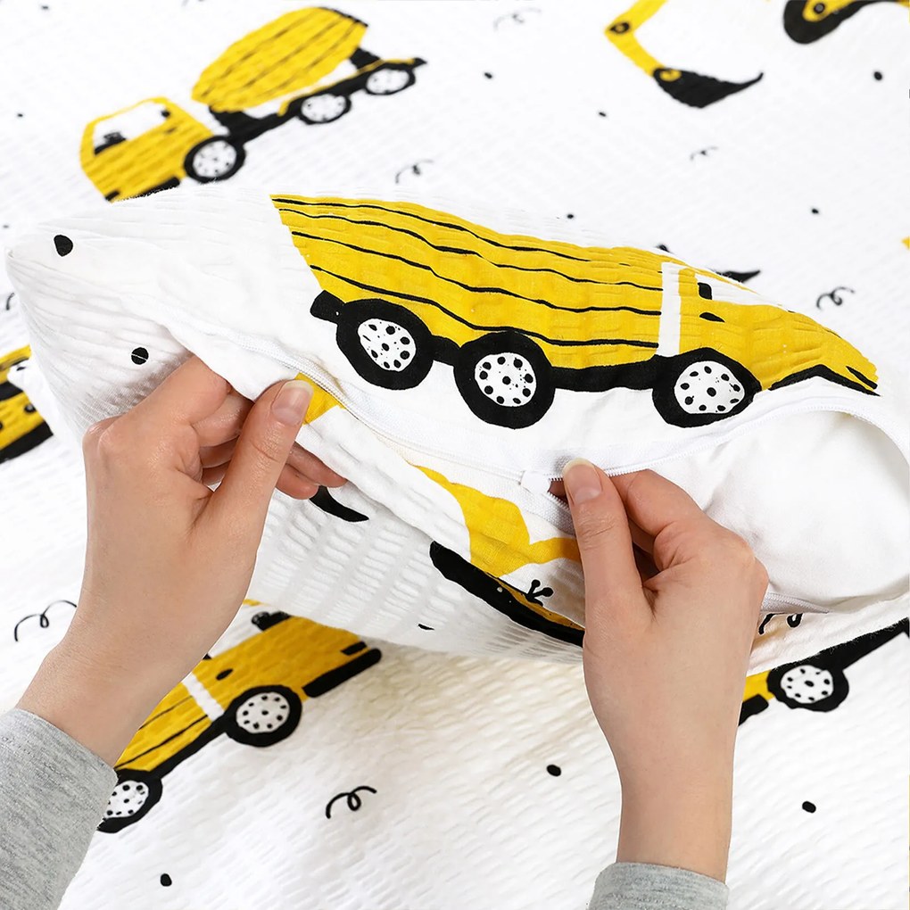 Goldea gyermek krepp párnahuzat - kotrógépek és építkezési eszközök 40 x 40 cm