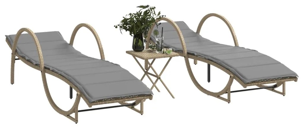 2 db bézs polyrattan napozóágy asztallal