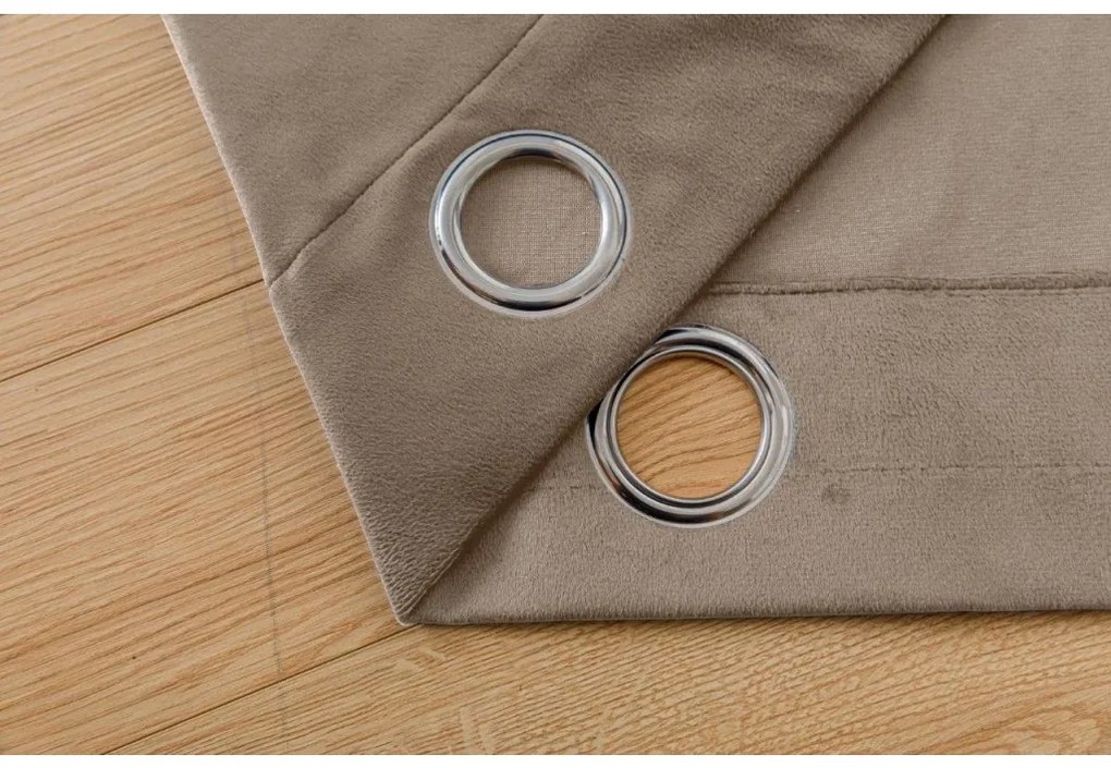Világosbarna sötétítő VELVET függöny 140x250 cm Felfüggesztés: Fém gyűrűk