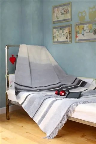 Pamut akril takaró 150x200 fehér szürke grafit csíkos ágytakaró pléd