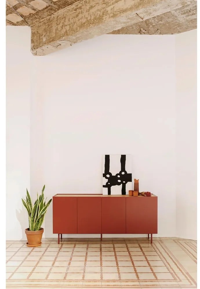 Piros alacsony komód tölgyfa dekorral 165x78 cm Arista – Teulat