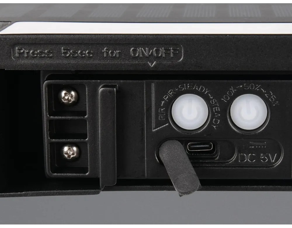 Napelemes LED fali kültéri lámpa (magasság 6 cm) Bilbao – Reality