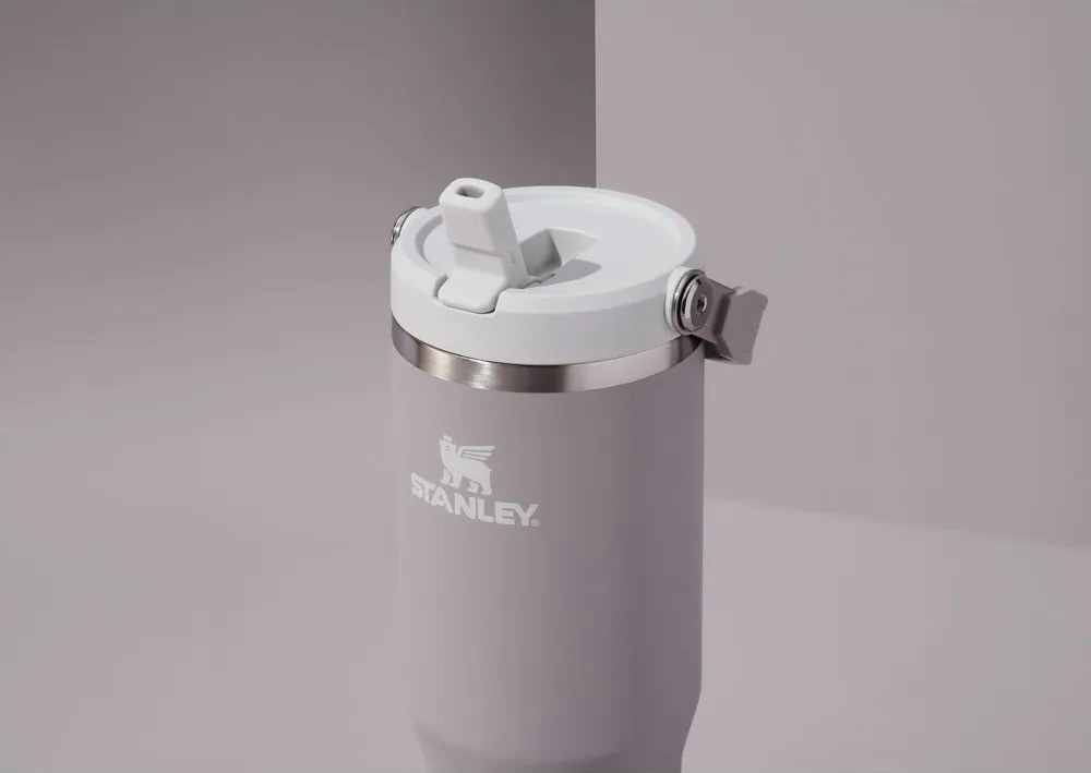 Világosszürke rozsdamentes acél termosz 410 ml IceFlow™ Flip Straw 2.0 Tumbler Ash – Stanley