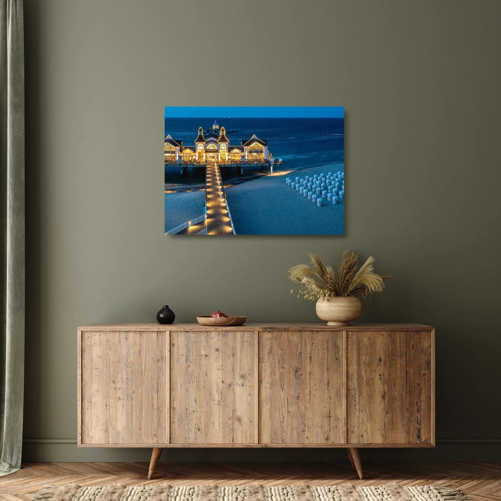 Kép - szalloda a tengerparton (üvegen) (70x50 cm)
