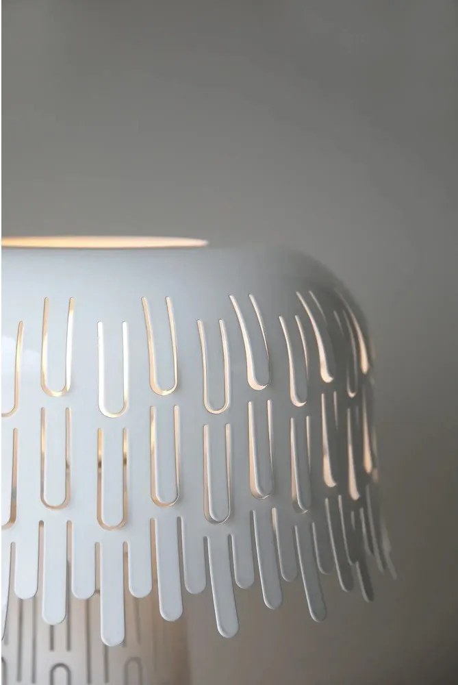 Fehér asztali lámpa fém búrával (magasság 38 cm) Verbera – Markslöjd