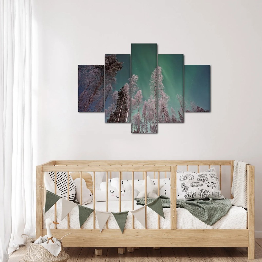 Az aurora borealis képe fagyos fák felett (150x105 cm)
