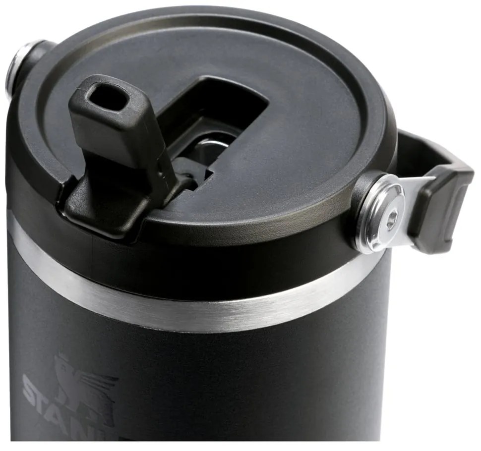 Fekete rozsdamentes acél termosz 890 ml IceFlow™ Flip Straw 2.0 Tumbler Black – Stanley