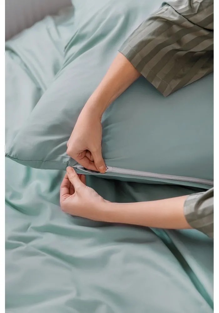 Zöld kétszemélyes mikroszatén ágyneműhuzat 200x200 cm Basic – Bonami Essentials