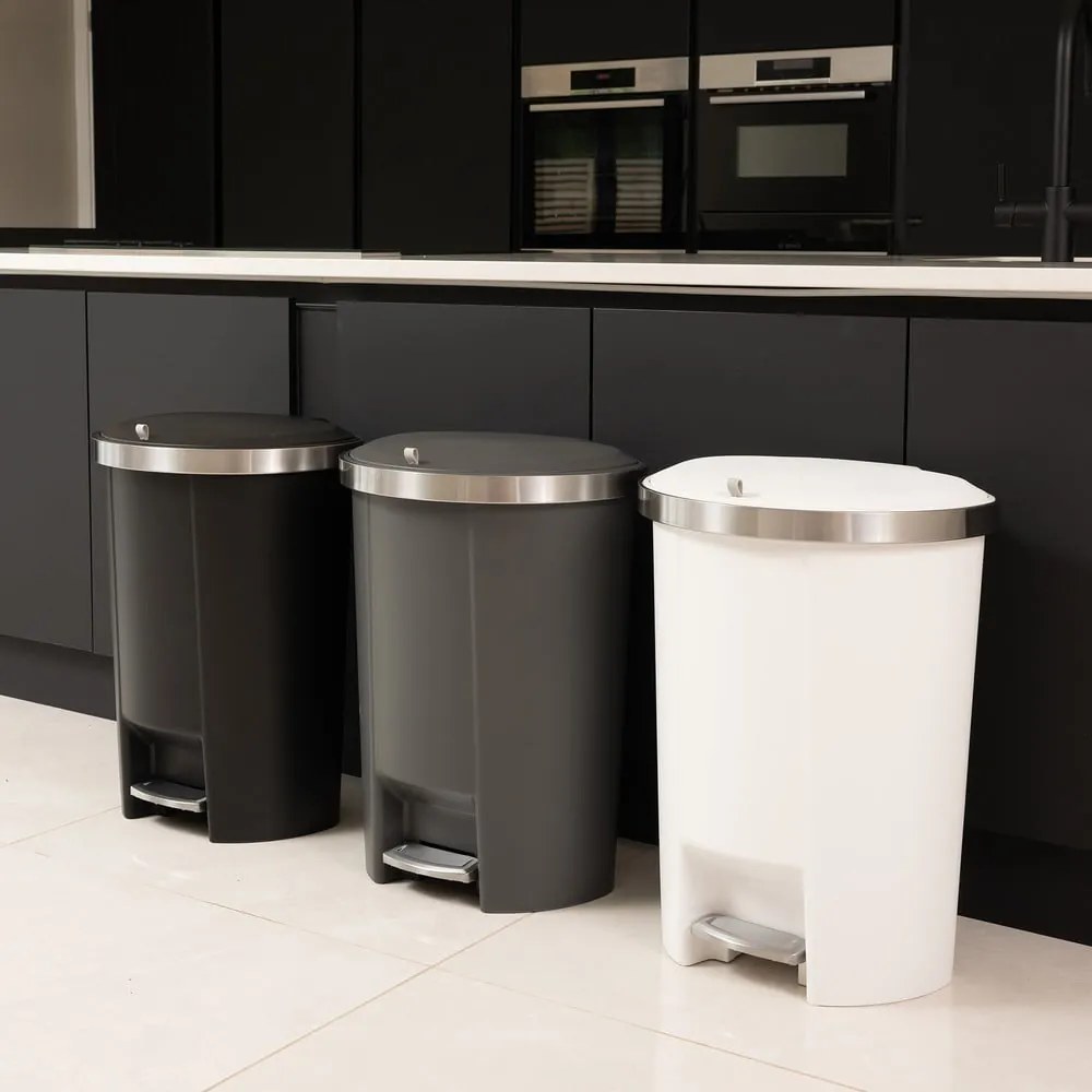 Fehér műanyag pedálos szemetes 50 l Mode – Addis