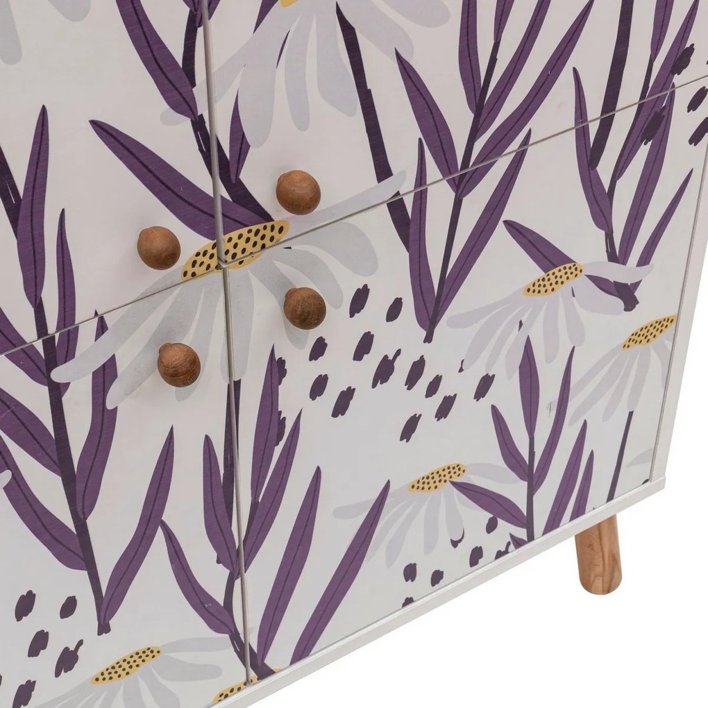 Daisy White and Lila szekrény