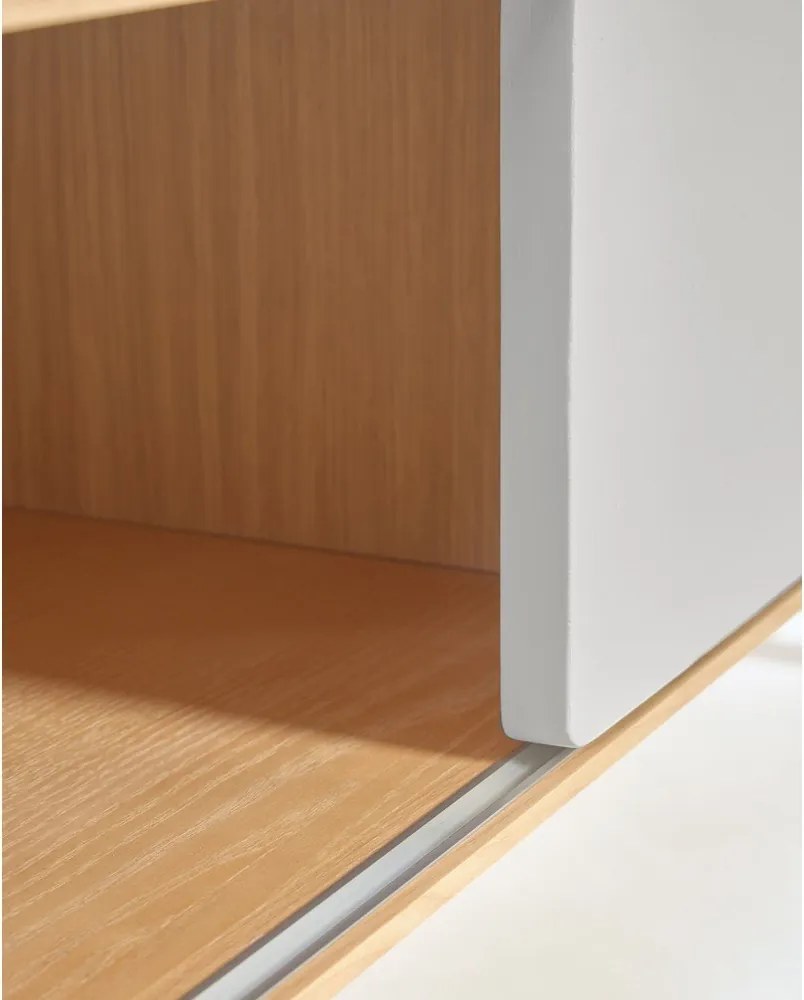 Szürke-natúr színű TV-állvány kőrisfa dekorral 180x41x42 cm Anielle – Kave Home