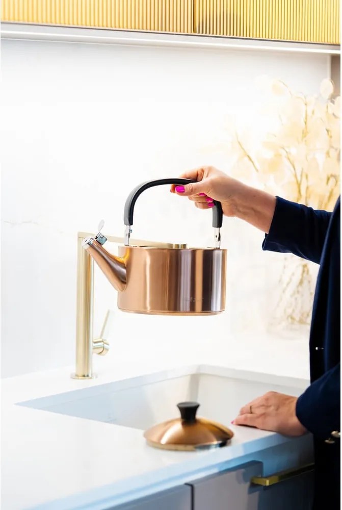 Rézszínű rozsdamentes acél vízforraló kanna 1,5 l Diamante – Vialli Design