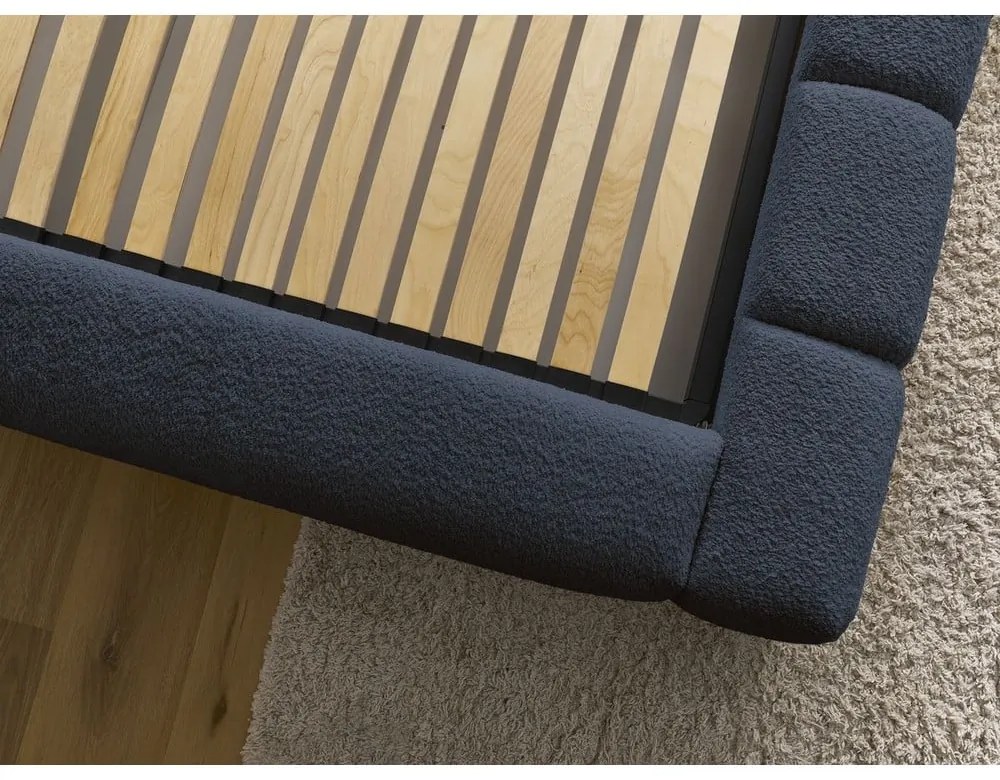 Sötétkék kárpitozott ágyneműtartós franciaágy ágyráccsal 180x200 cm Denali – Bobochic Paris