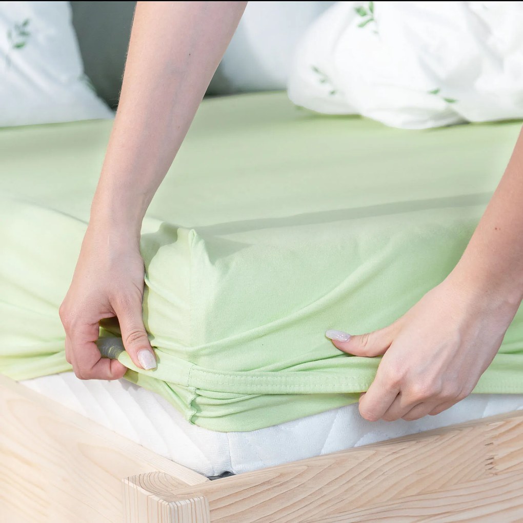 Goldea jersey gumis lepedő - világoszöld 200 x 220 cm