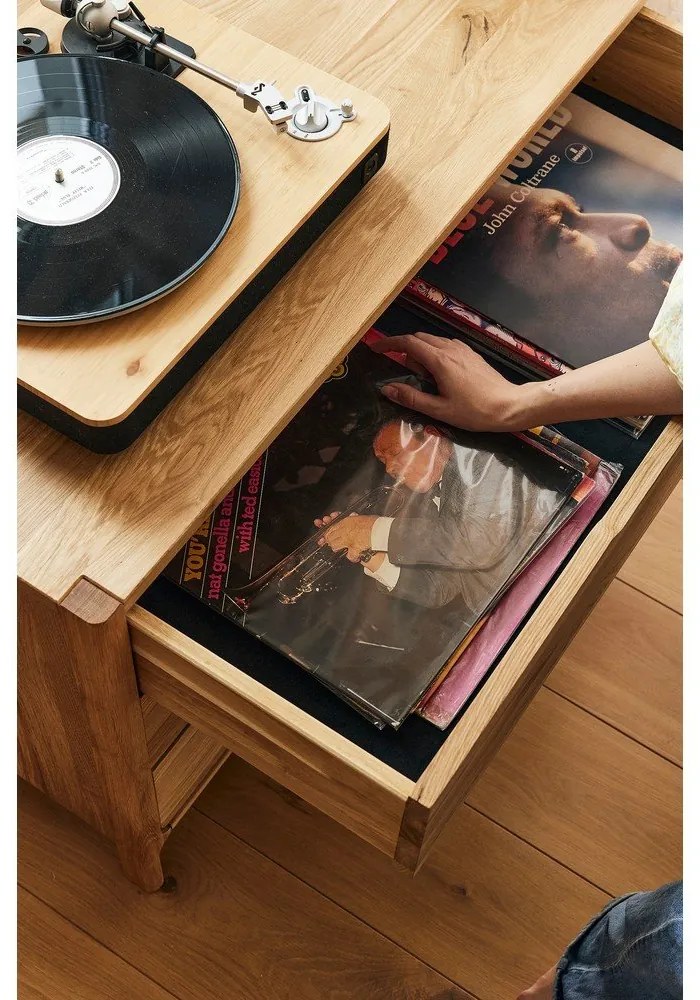 Natúr színű tölgyfa alacsony komód 140x64 cm Twig – The Beds