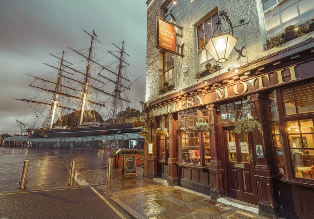 Poszter 66,5x46,5cm Cutty Sark és a kocsma Gipsy Moth, Assaf Frank