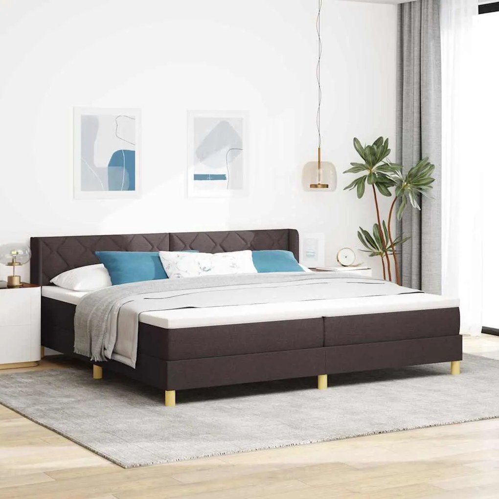 Boxrugós ágy matracmal Sötétbarna és fehér 200 x 200 cm Szövet