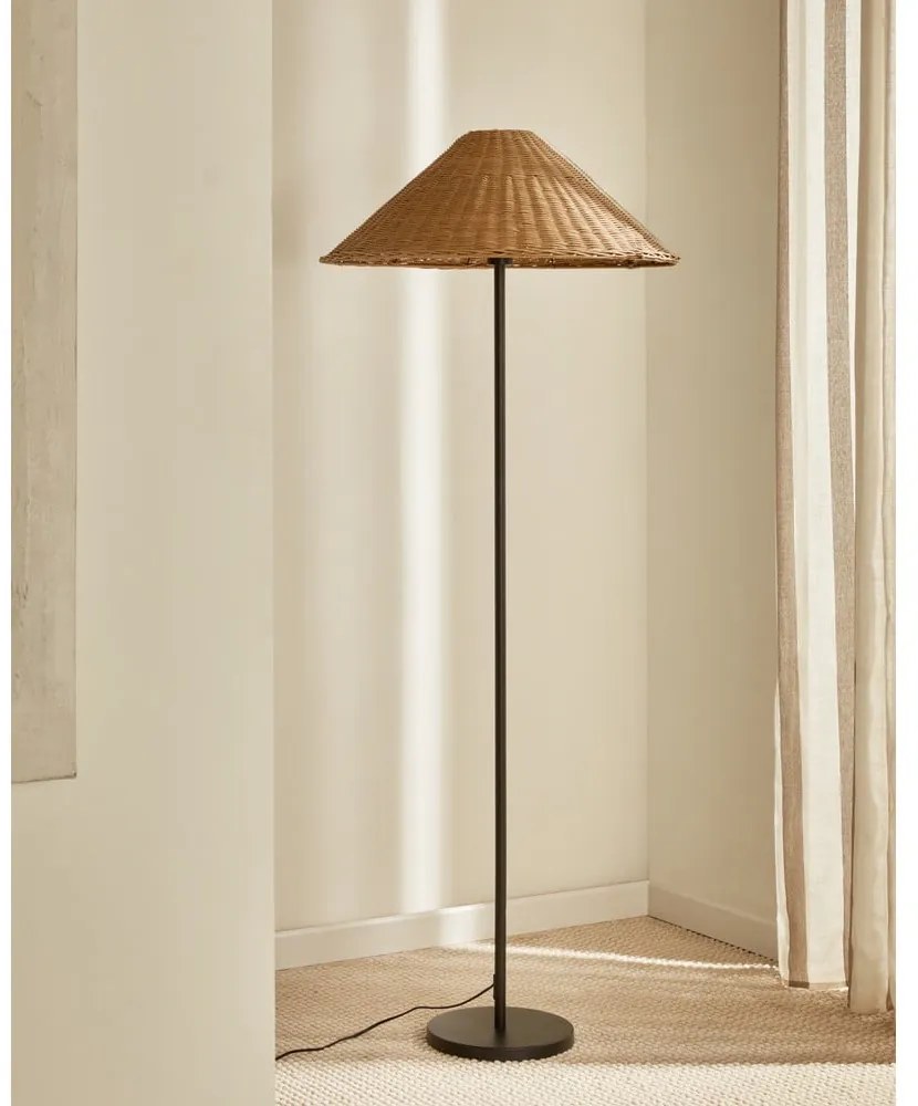 Fekete-natúr színű állólámpa rattan búrával (magasság 154 cm) Urania – Kave Home