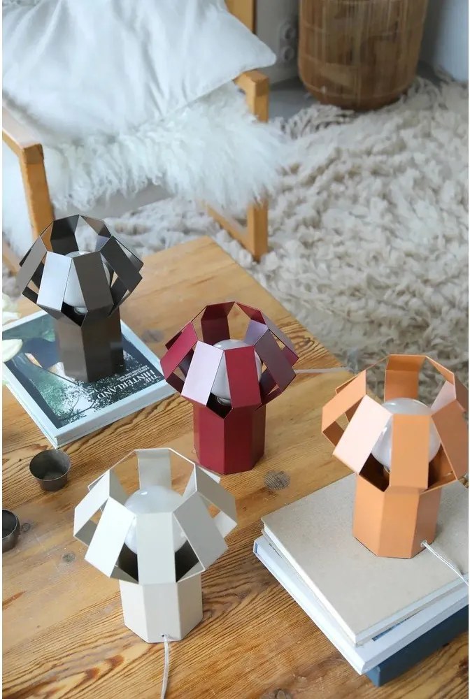 Piros fém asztali lámpa fém búrával (magasság 27 cm) Octa – Markslöjd